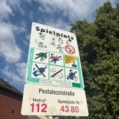 Bild vom Spielplatz anzeigen.