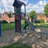 Bild vom Spielplatz anzeigen.