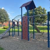 Bild vom Spielplatz anzeigen.
