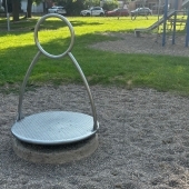 Bild vom Spielplatz anzeigen.