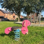 Bild vom Spielplatz anzeigen.