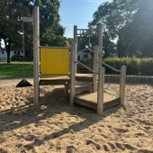 Bild vom Spielplatz anzeigen.