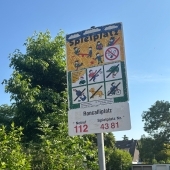 Bild vom Spielplatz anzeigen.