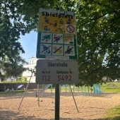 Bild vom Spielplatz anzeigen.