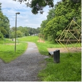 Bild vom Spielplatz anzeigen.