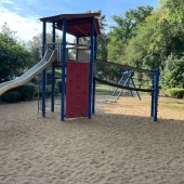 Bild vom Spielplatz anzeigen.
