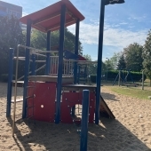 Bild vom Spielplatz anzeigen.