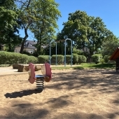 Bild vom Spielplatz anzeigen.