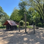 Bild vom Spielplatz anzeigen.
