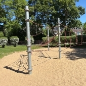 Bild vom Spielplatz anzeigen.