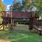 Bild vom Spielplatz anzeigen.
