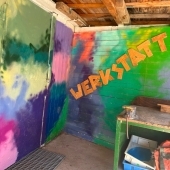 Bild vom Spielplatz anzeigen.