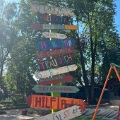 Bild vom Spielplatz anzeigen.