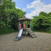 Bild vom Spielplatz anzeigen.