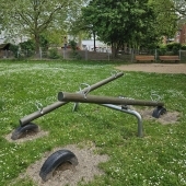 Bild vom Spielplatz anzeigen.