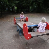 Bild vom Spielplatz anzeigen.