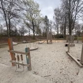 Bild vom Spielplatz anzeigen.