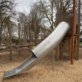 Bild vom Spielplatz anzeigen.