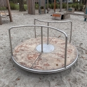Bild vom Spielplatz anzeigen.