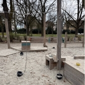 Bild vom Spielplatz anzeigen.