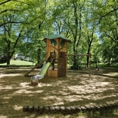 Bild vom Spielplatz anzeigen.