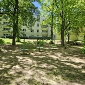 Bild vom Spielplatz anzeigen.