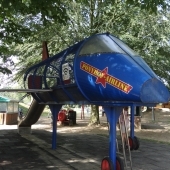 Bild vom Spielplatz anzeigen.