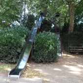 Bild vom Spielplatz anzeigen.