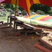 Bild vom Spielplatz anzeigen.