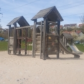 Bild vom Spielplatz anzeigen.