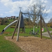 Bild vom Spielplatz anzeigen.