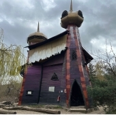 Bild vom Spielplatz anzeigen.