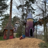 Bild vom Spielplatz anzeigen.