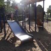 Bild vom Spielplatz anzeigen.