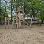 Bild vom Spielplatz anzeigen.