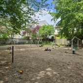 Bild vom Spielplatz anzeigen.