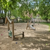 Bild vom Spielplatz anzeigen.