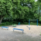 Bild vom Spielplatz anzeigen.