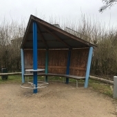 Bild vom Spielplatz anzeigen.