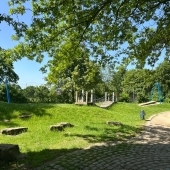 Bild vom Spielplatz anzeigen.