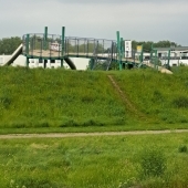 Bild vom Spielplatz anzeigen.