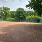 Bild vom Spielplatz anzeigen.