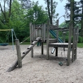 Bild vom Spielplatz anzeigen.