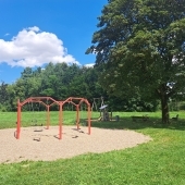 Bild vom Spielplatz anzeigen.
