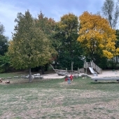 Bild vom Spielplatz anzeigen.