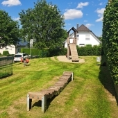 Bild vom Spielplatz anzeigen.