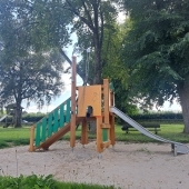 Bild vom Spielplatz anzeigen.