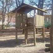 Bild vom Spielplatz anzeigen.