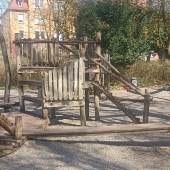 Bild vom Spielplatz anzeigen.