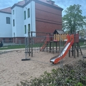 Bild vom Spielplatz anzeigen.